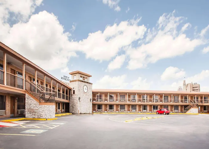 Golf hotels Days Inn By Wyndham San Antonio Alamo/Riverwalk