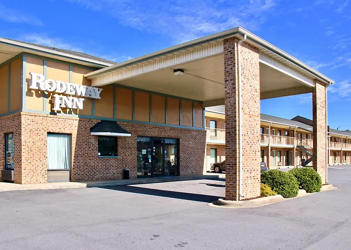 Hotel with Tennis: Rodeway Inn University Area