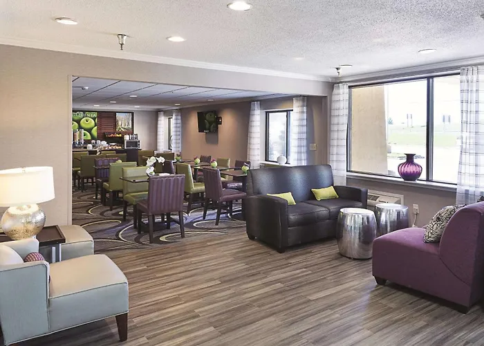 Pet Friendly hotel: La Quinta By Wyndham Baton Rouge Siegen Lane