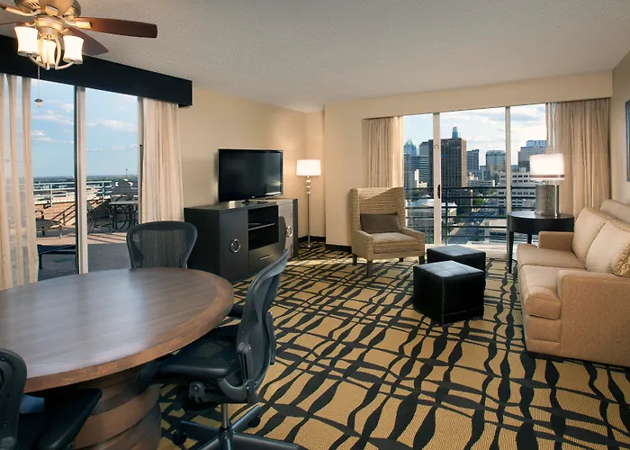 Doubletree Suites By Hilton Austin Downtown Capitol