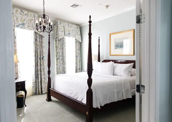 World Casino hotels Bienville House