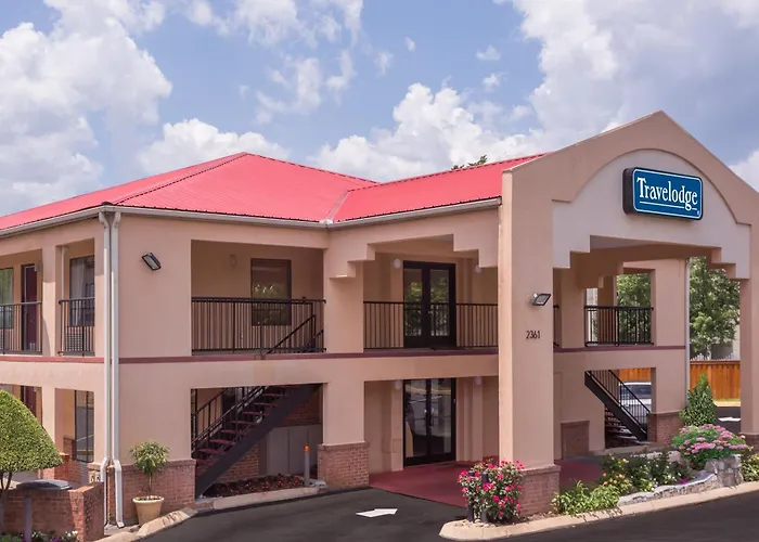 Hotels Close to Airport Regency Inn & Suites-Hamilton Place