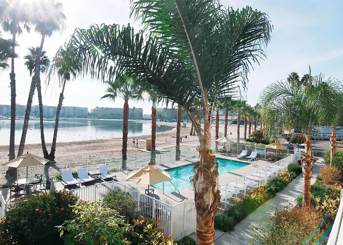 Hotel with view: Jamaica Bay Inn Marina Del Rey Tapestry Collection By Hilton