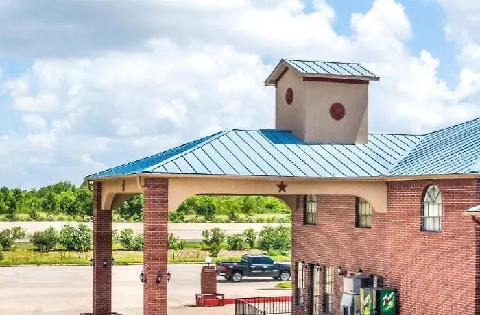 Cheap hotel: Express Inn