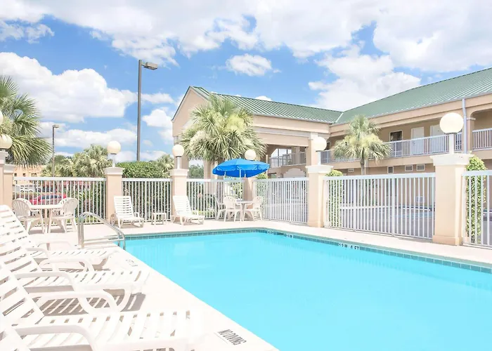 Motel: Baymont By Wyndham Crestview