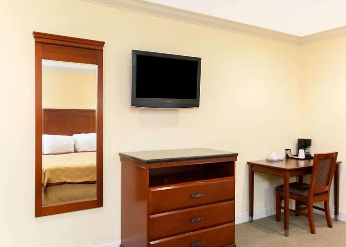 Hotel: Travelodge By Wyndham Brea