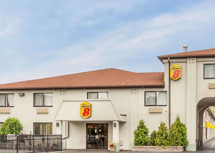 Hotel: Super 8 By Wyndham Niagara Falls