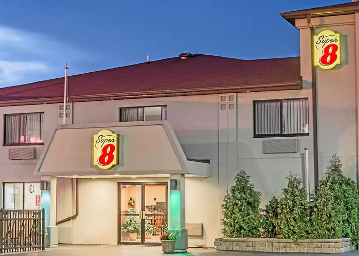 Hotel: Super 8 By Wyndham Niagara Falls