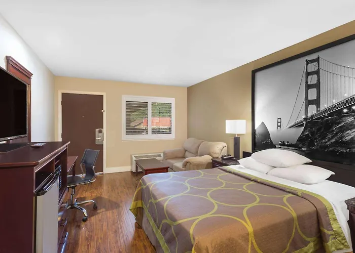 Super 8 By Wyndham Martinez