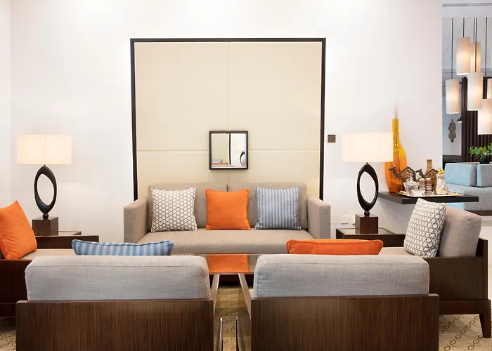 Resort: Holiday Inn Express Dubai Safa Park By Ihg