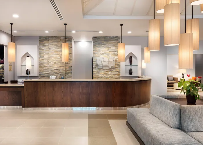 Resort: Holiday Inn Express Dubai Safa Park By Ihg