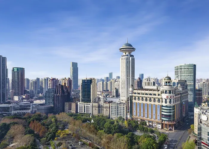 Central hotel: Radisson Blu Hotel Shanghai New World