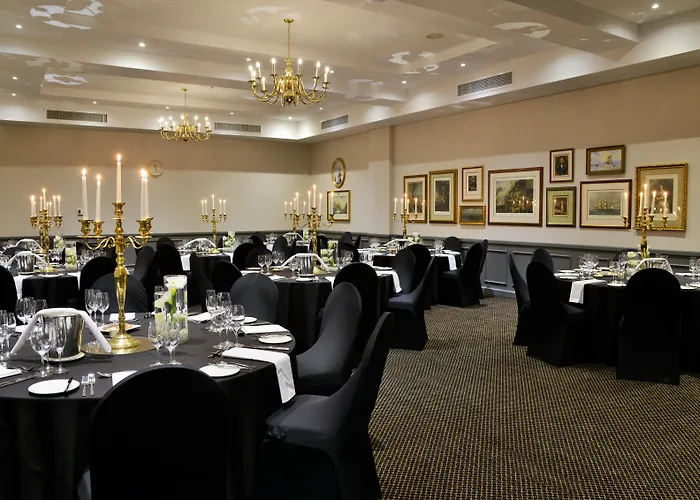 Golf hotel: The Commodore Hotel