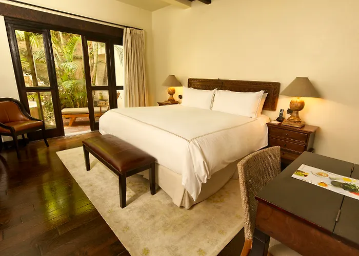 Luxury hotel only: El Convento Boutique Hotel