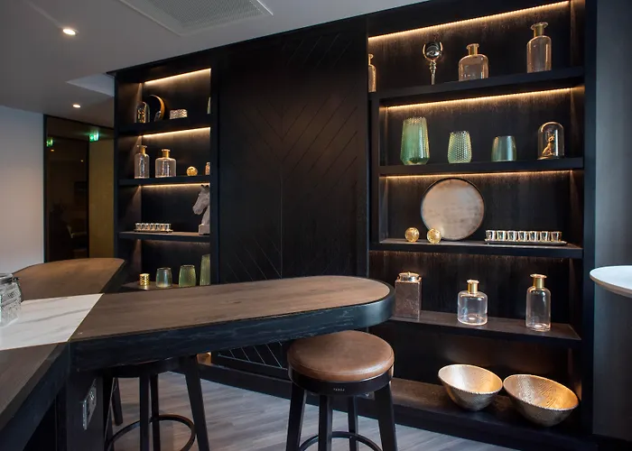 Resort: Ten Hill Place