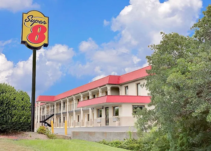 Motel: Super 8 By Wyndham Laurel
