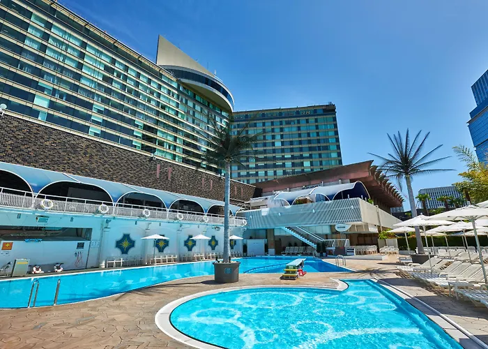 Hotel with pool: Hotel New Otani Tokyo Garden Tower