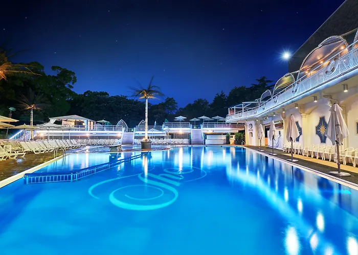 Hotel with pool: Hotel New Otani Tokyo Garden Tower