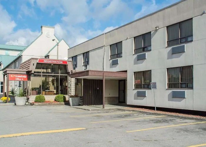 Villa: Econo Lodge By The Falls