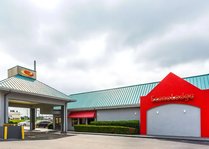 Motel: Econo Lodge - Oxmoor