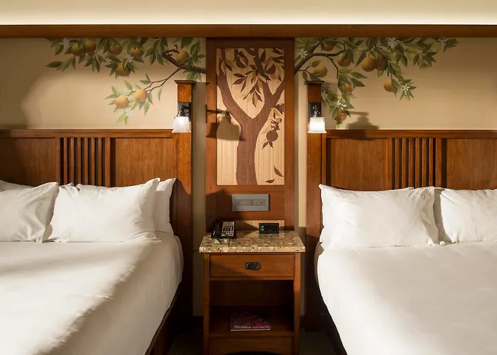 Hotel with pool: Disney'S Grand Californian Hotel & Spa