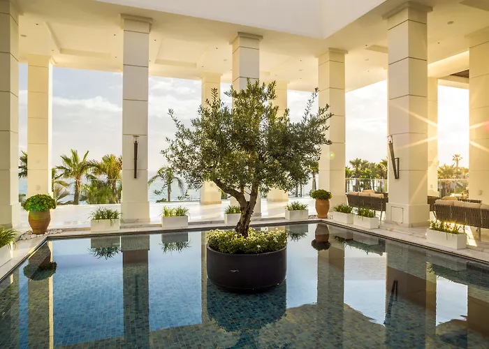 Central hotel: Amavi, Madefortwo Hotels - Paphos (Adults Only)