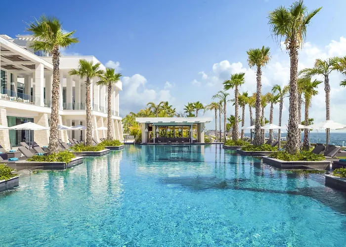 Central hotel: Amavi, Madefortwo Hotels - Paphos (Adults Only)