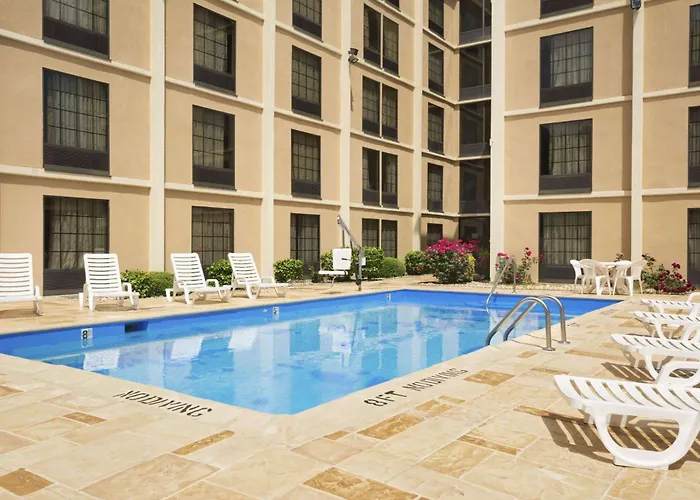 Hotel with view: Days Inn By Wyndham Rome Downtown