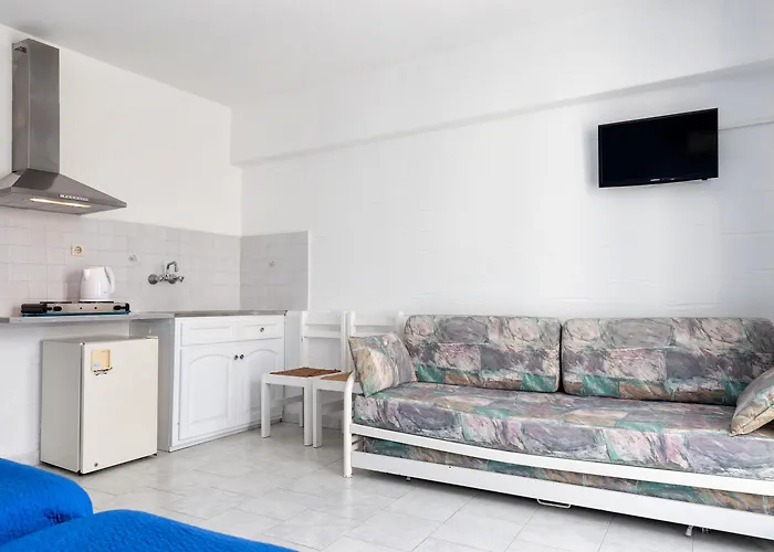  Stratos Apartments & Studios