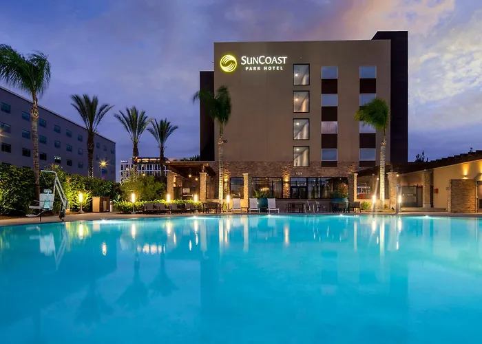 Family Hotel: Suncoast Hotel Anaheim, Tapestry Collection By Hilton