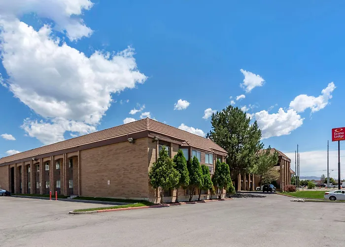 Pet Friendly hotel: Econo Lodge Inn & Suites Sandy