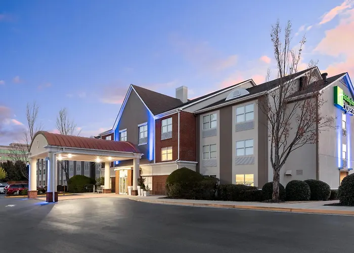 Cheap hotel: Holiday Inn Express Alpharetta - Roswell By Ihg