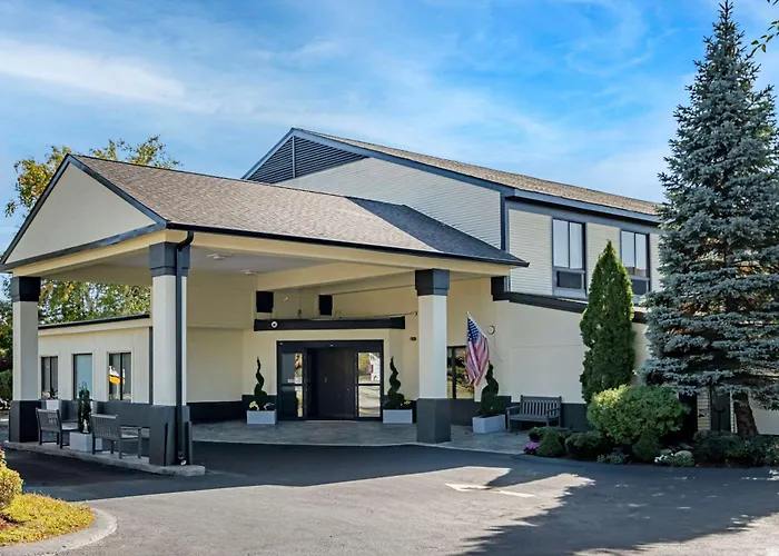 Cheap hotel: Clarion Inn Nashua