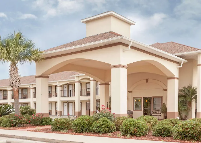 Howard Johnson By Wyndham