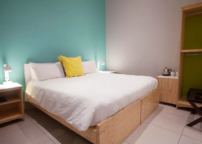 Cheap hotel: Mojo Hotel & Market