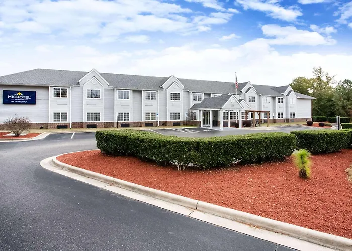 Pet Friendly hotel: Microtel Inn & Suites By Wyndham Southern Pines Pinehurst