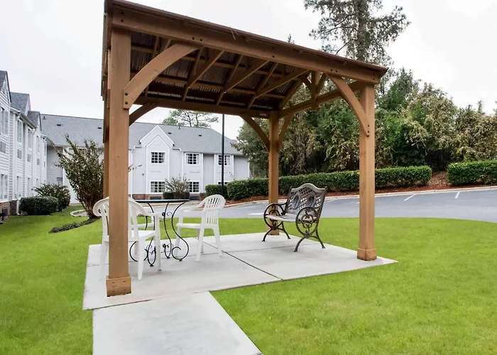 Pet Friendly hotel: Microtel Inn & Suites By Wyndham Southern Pines Pinehurst