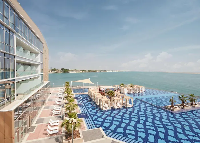 Hotel with pool: Royal M Hotel Abu Dhabi By Gewan