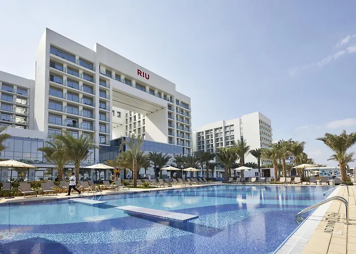 Hotels with pool Riu Dubai Beach