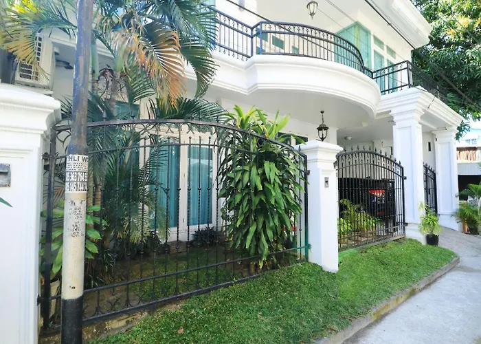 Central hotel: Ge Jacmart Homestay Makassar