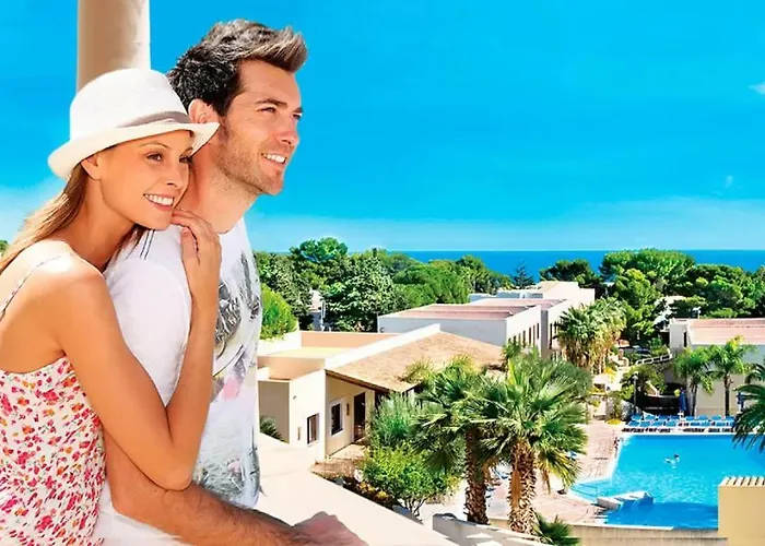 Hotel with pool: Villaggio Cala Mancina