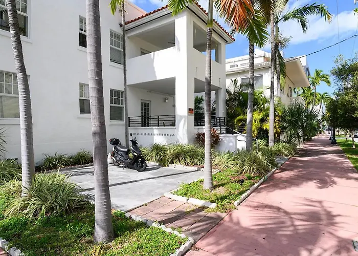 Pet Friendly hotel: Jasper Miami