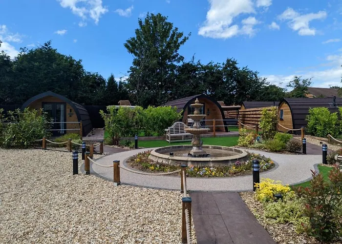 Villa: Peacock Lake Glamping