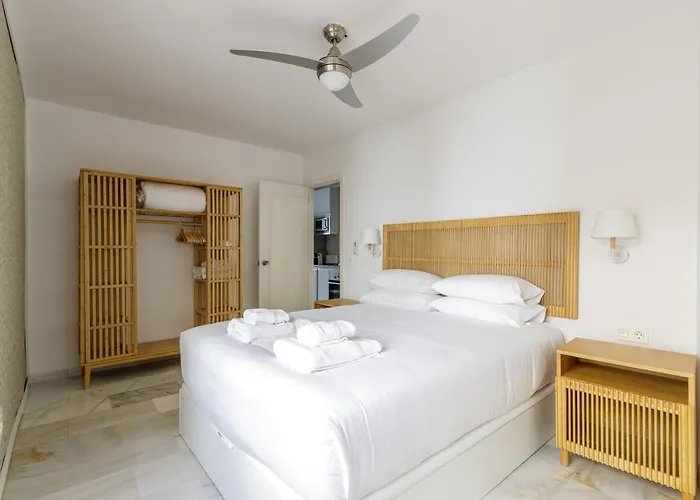 Caleta Homes - s Pompidou