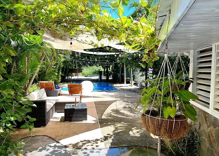 Pet Friendly hotel: El Reinas By Sugar'S Monkey