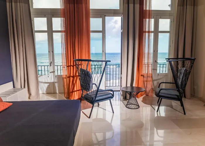 Albergo centrale: Central Gallery Rooms- Palazzo D'Ali' Staiti XIX