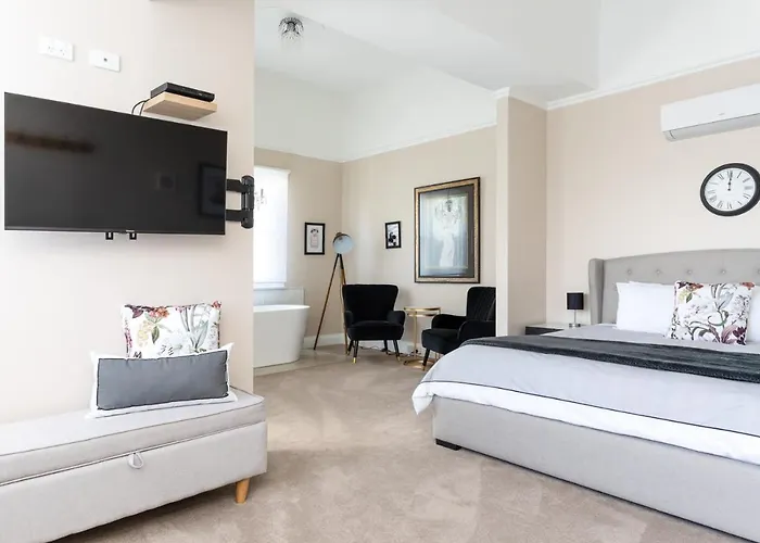 B&B only: The Dragonfly Inn