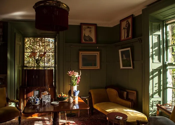 The Historical Harcourt Suites