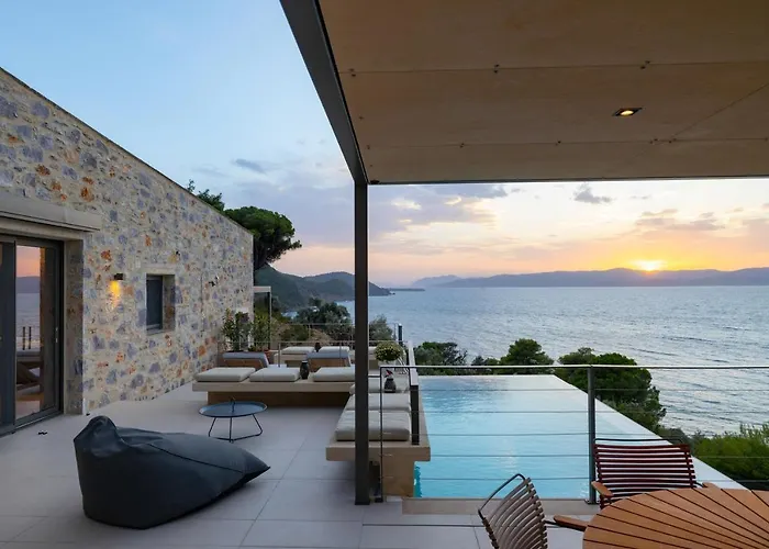 Kechria Bay s