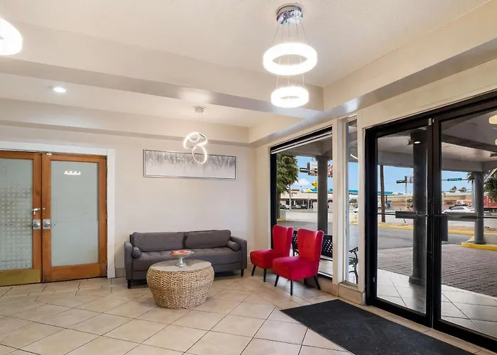 Spanish Trails Inn - Laredo Hotel